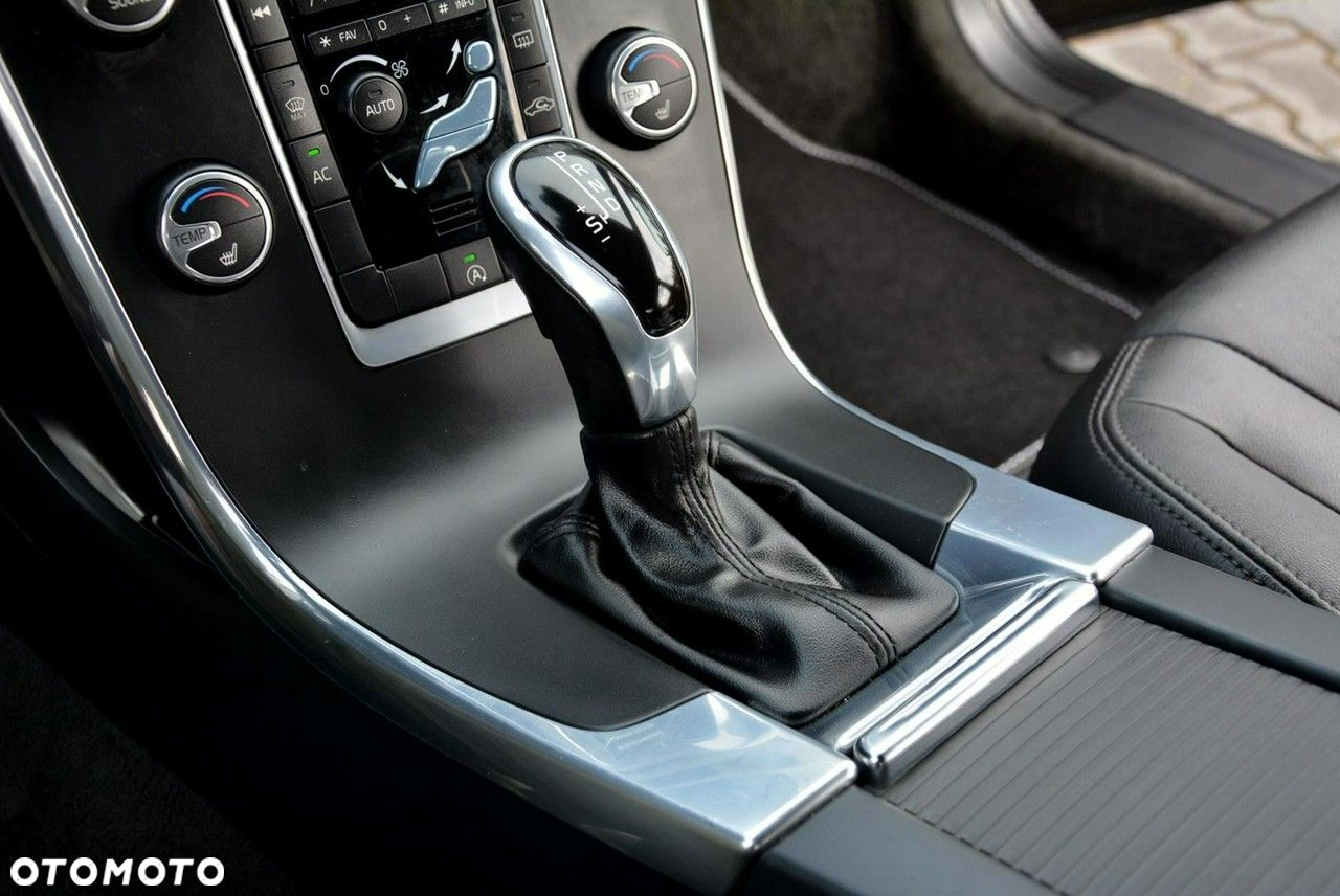Volvo V60 D4 Geartronic Momentum Pro - 27