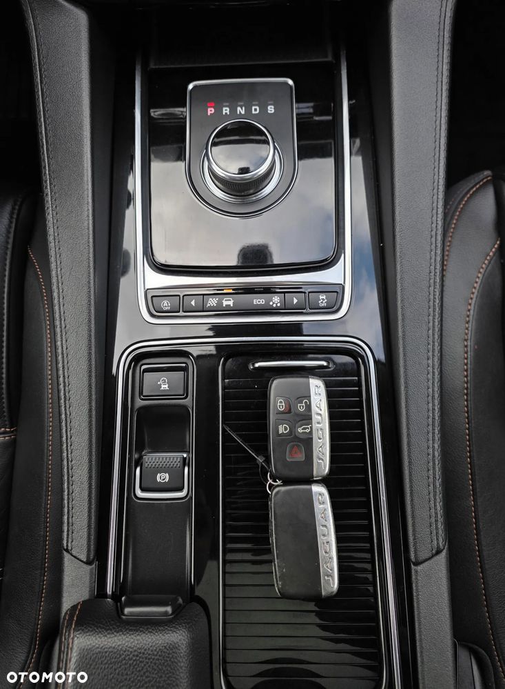 Jaguar F-Pace 20d AWD Prestige - 24