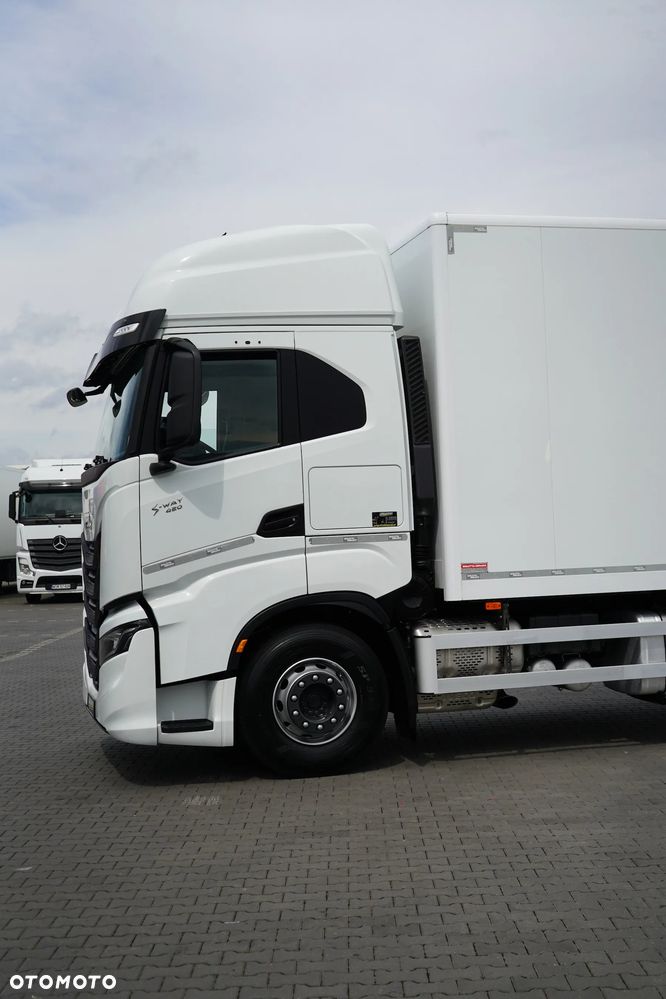 Iveco / S-WAY / 420 / E 6 / KONTENER + WINDA / 22 PALETY / RETARDER / OŚ SKRĘTNA / ROLETA - 29