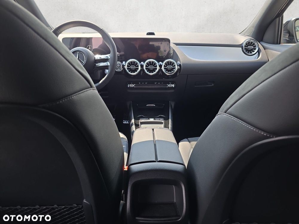 Mercedes-Benz GLA - 14