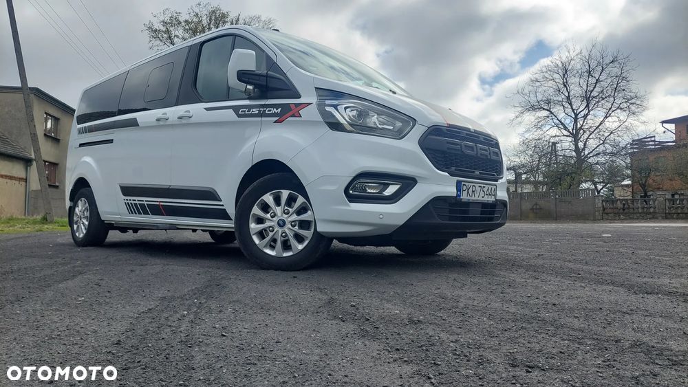 Ford Tourneo Custom - 1