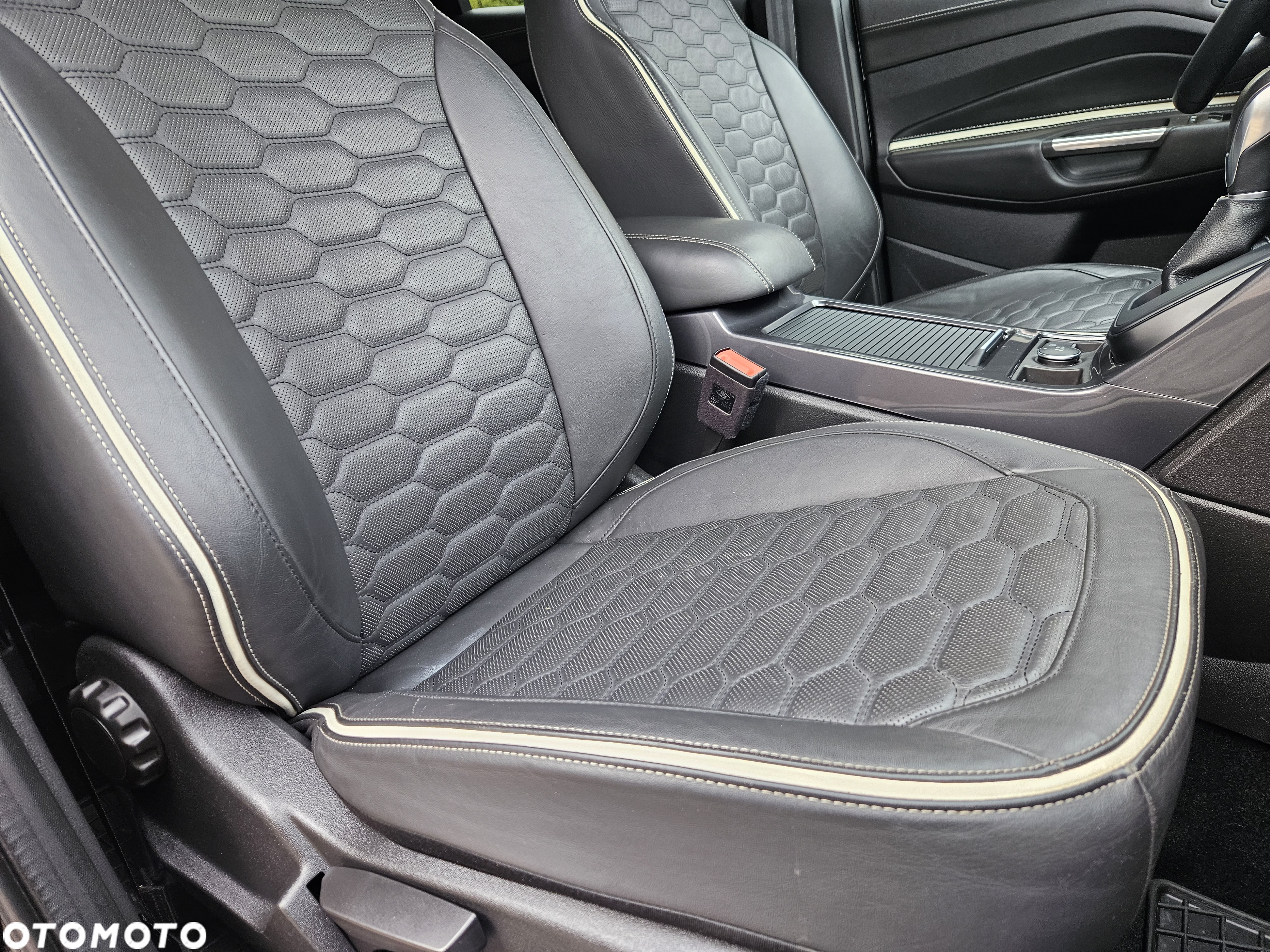 Ford Kuga 2.0 TDCi 4x4 Vignale - 28
