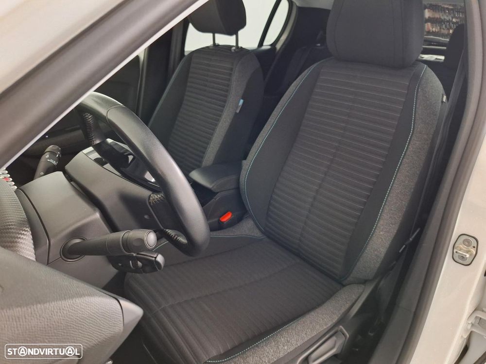 Peugeot e-208 E-Style - 11