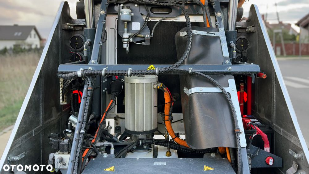 Inny Zamiatarka Boschung Urban Elektryk - 10