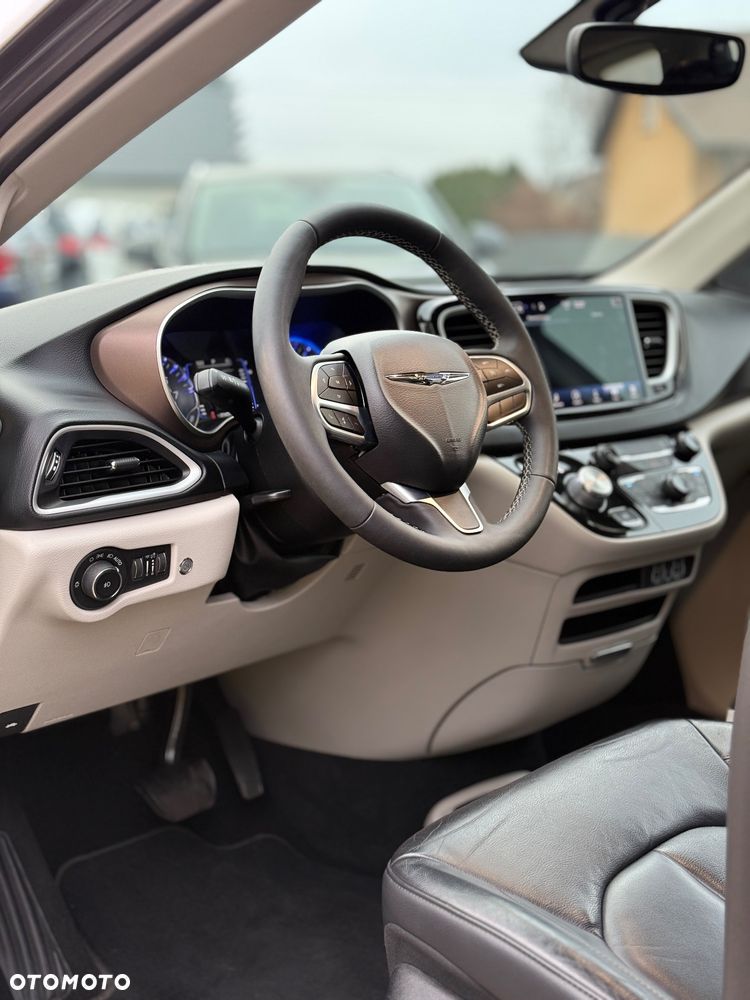 Chrysler Pacifica - 15