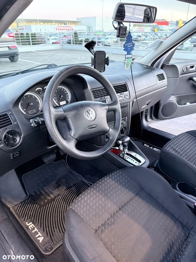 Volkswagen Jetta - 6