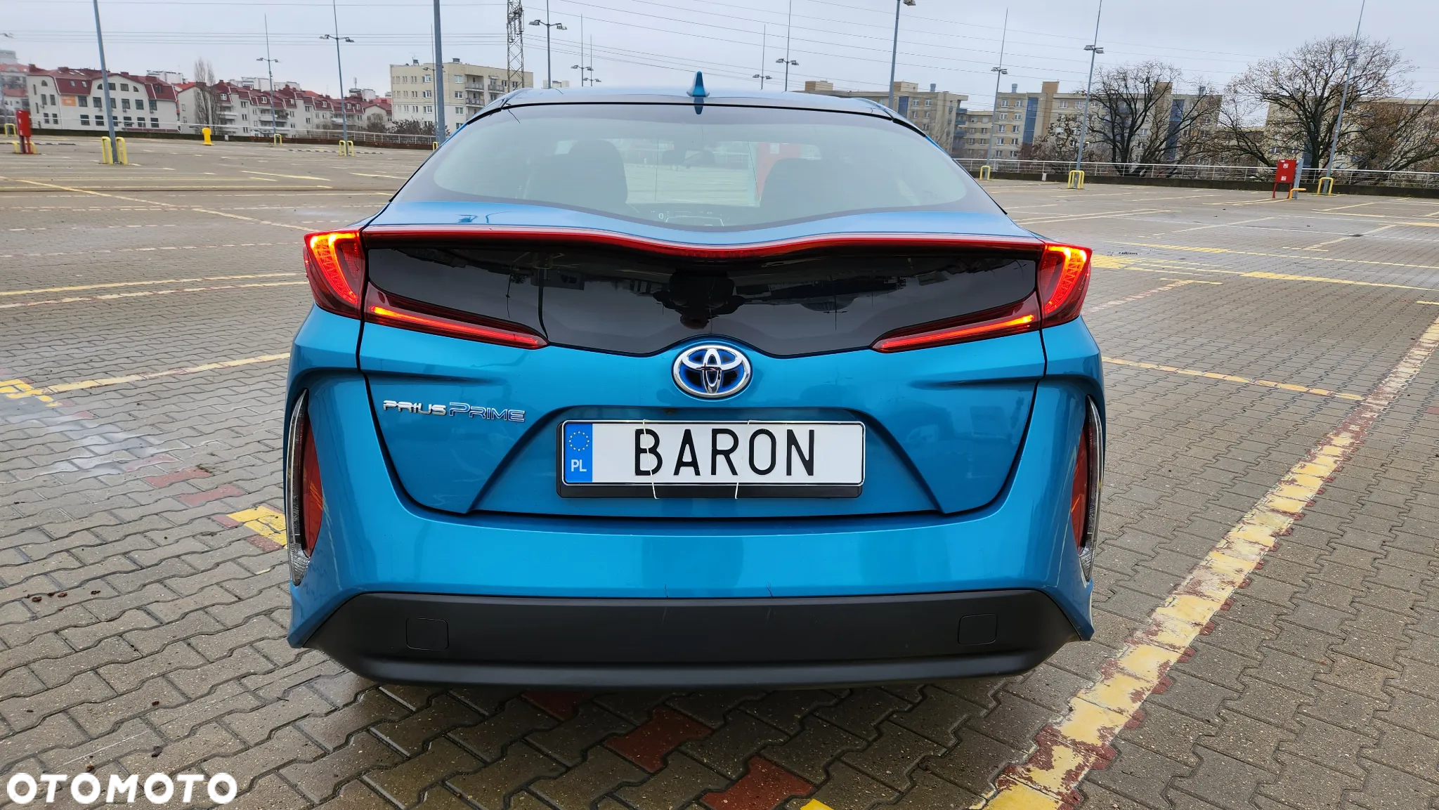 Toyota Prius Plug-in Hybrid - 12