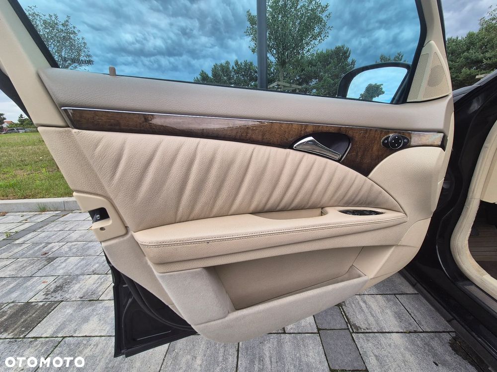 Mercedes-Benz Klasa E 240 4-Matic T Avantgarde - 24