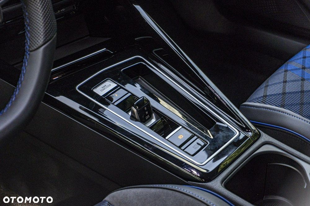 Volkswagen Golf - 24