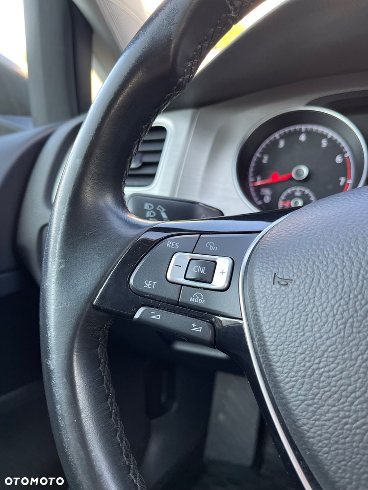 Volkswagen Golf 1.4 TSI BMT Highline - 38