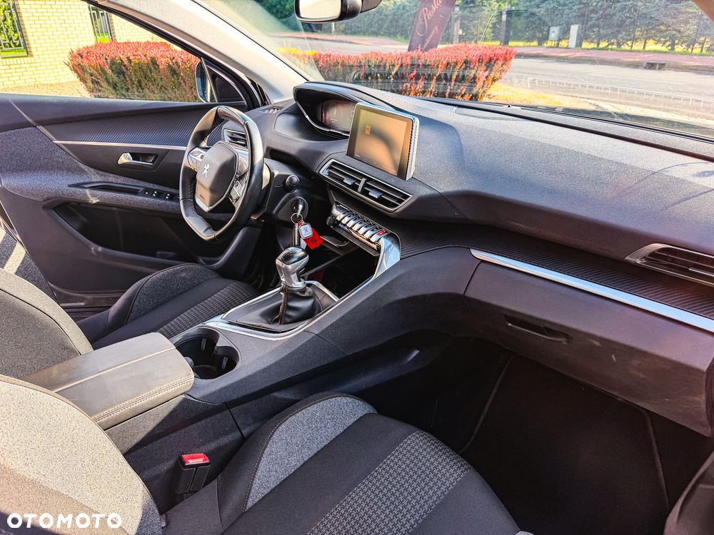 Peugeot 3008 PureTech 130 Stop & Start GPF Allure - 27