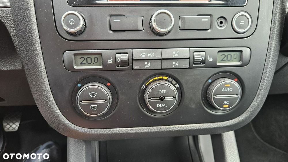 Volkswagen Golf 2.0 TDI DPF Highline - 27