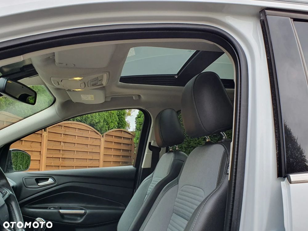 Ford Kuga 2.0 TDCi 2x4 Titanium - 24