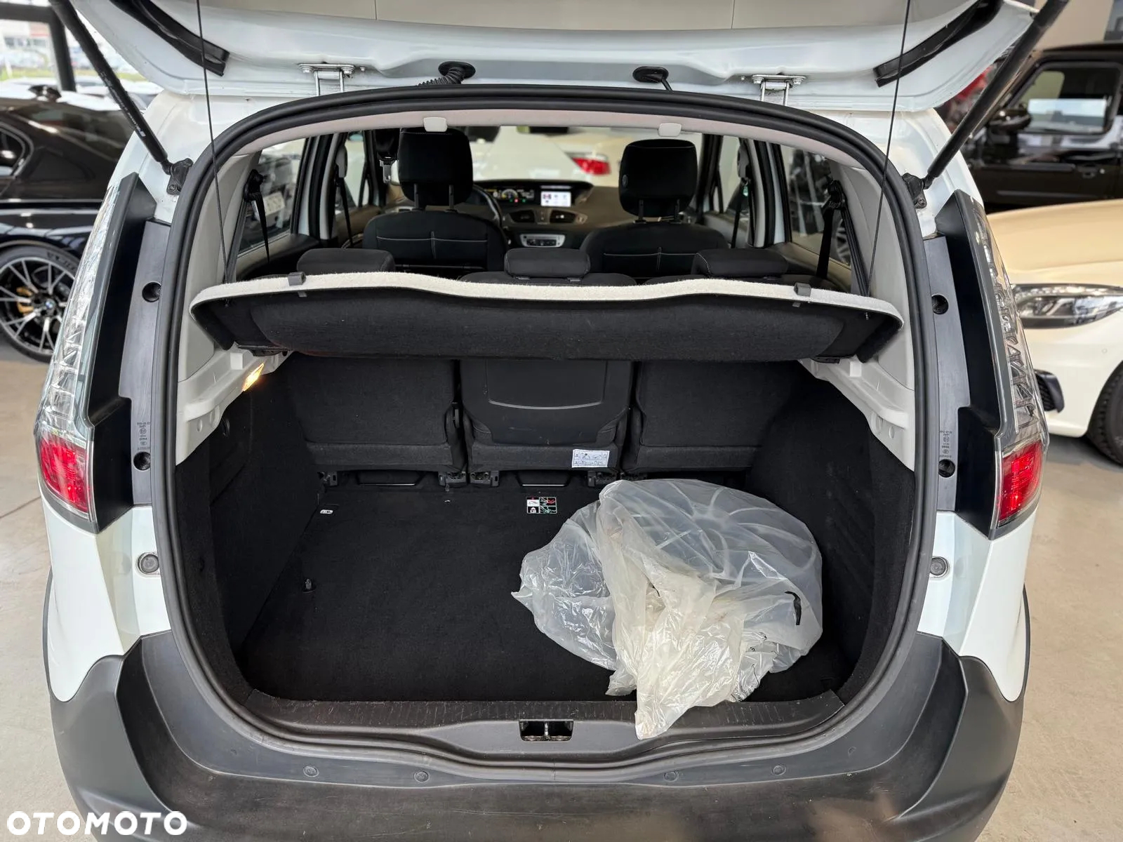 Renault Scenic ENERGY TCe 115 S&S Xmod Paris - 12