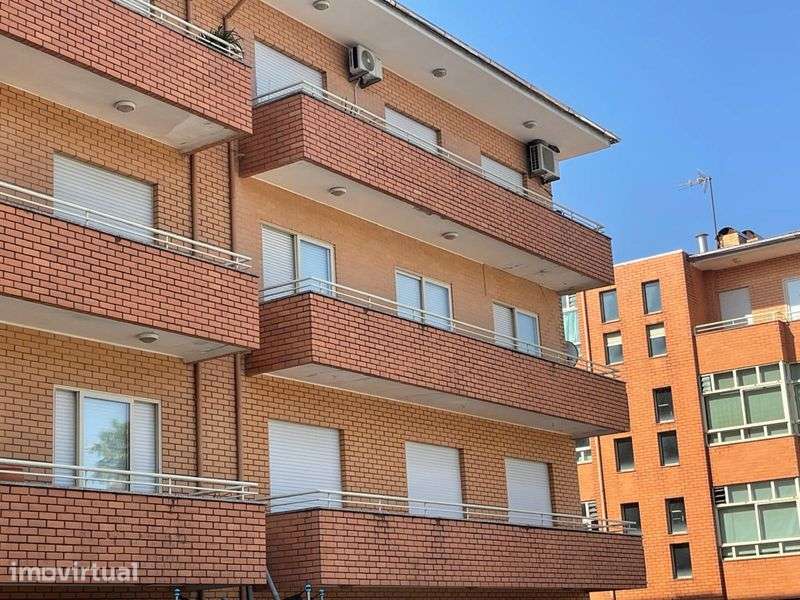 Vendo Apartamento T3 cesar com elevador e garagem fechada - Grande imagem: 2/8
