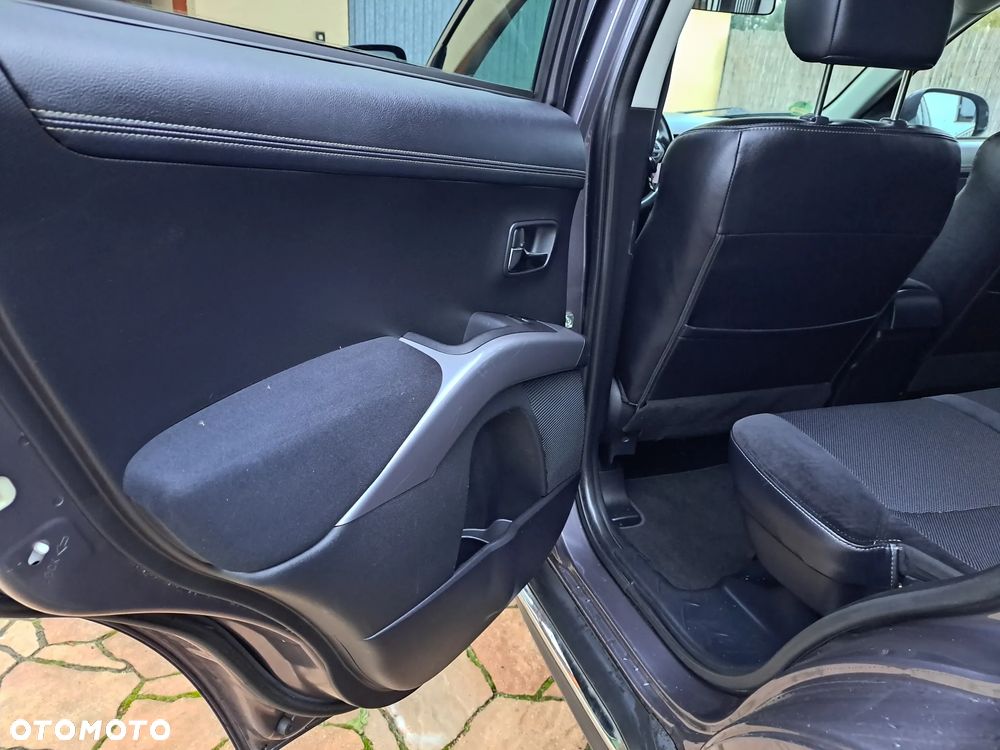 Mitsubishi Outlander - 19