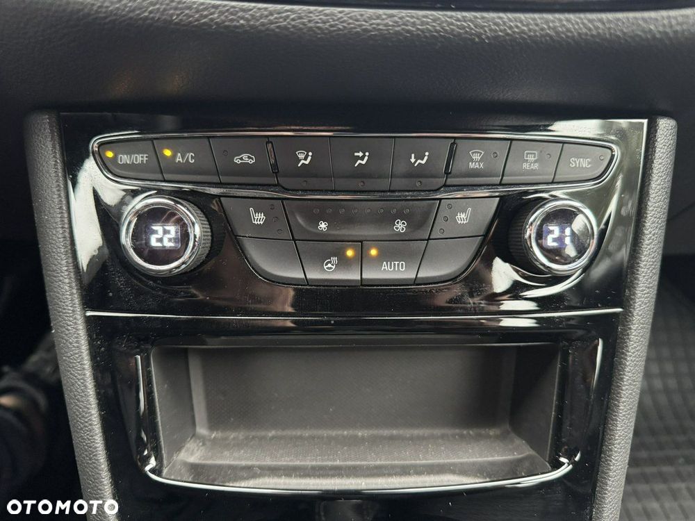 Opel Astra 1.4 T Dynamic S&S - 21