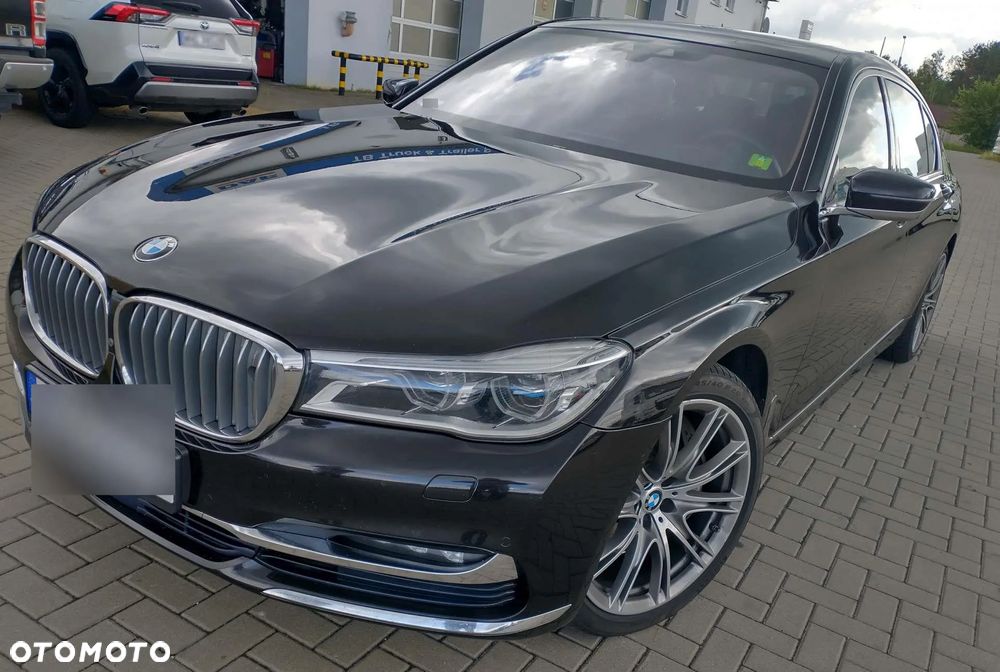 BMW Seria 7 750Li xDrive - 25