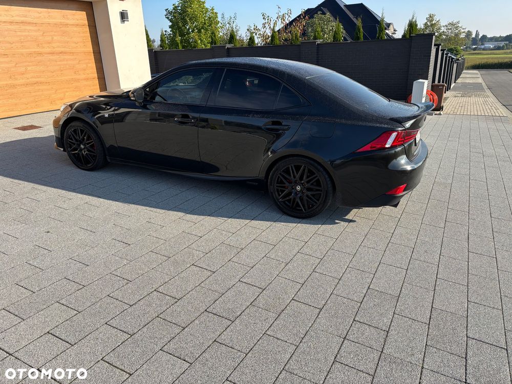 Lexus IS ver-300h-f-impression - 10