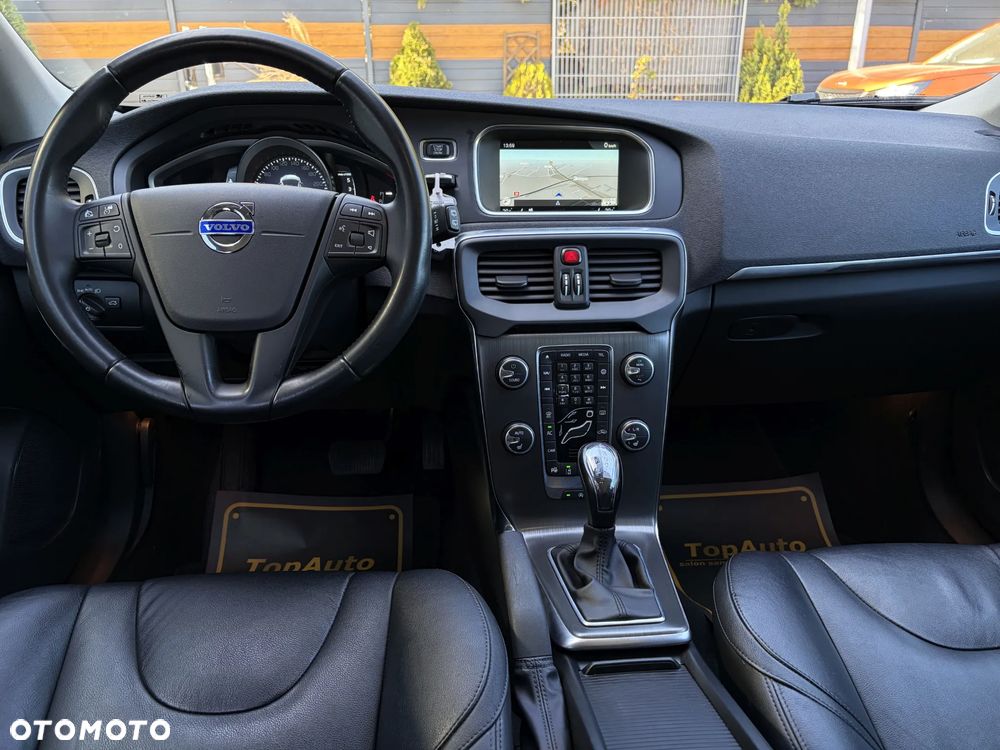 Volvo V40 D4 Geartronic Momentum - 34