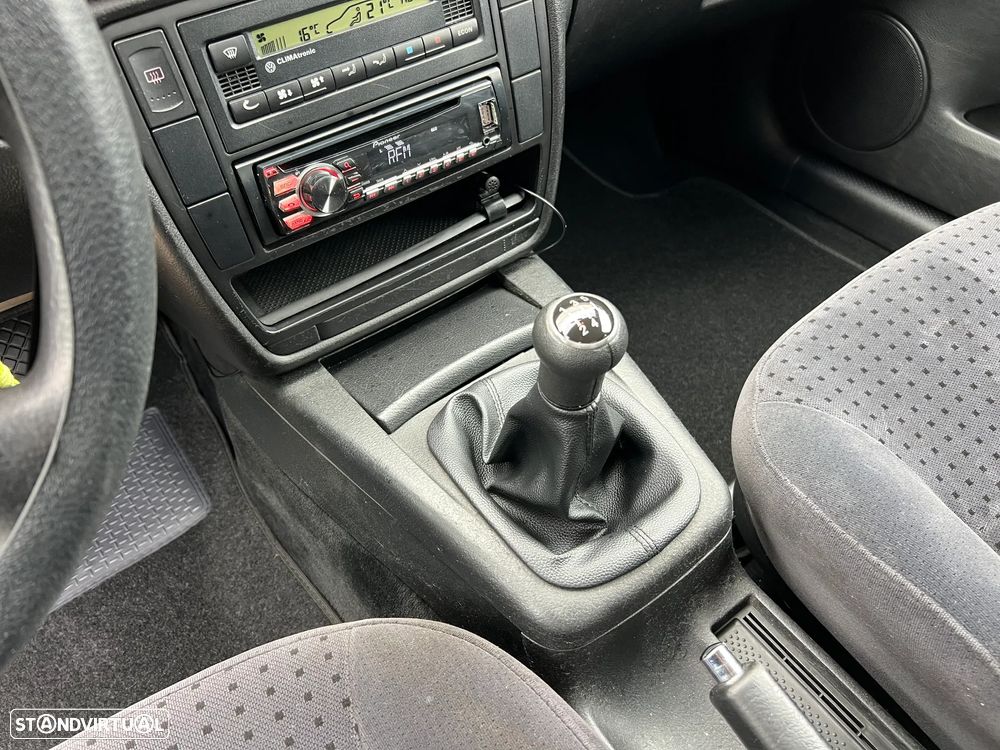 VW Passat 1.9 TDi Confortline - 21