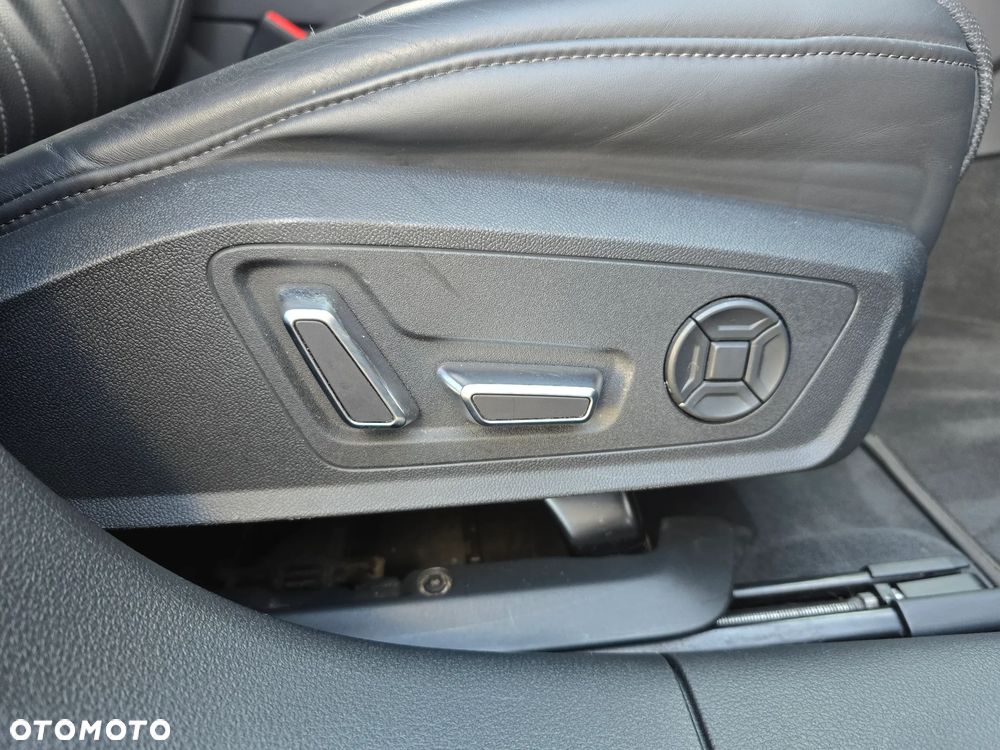 Audi A6 Avant 55 TFSI e quattro S tronic S line - 11