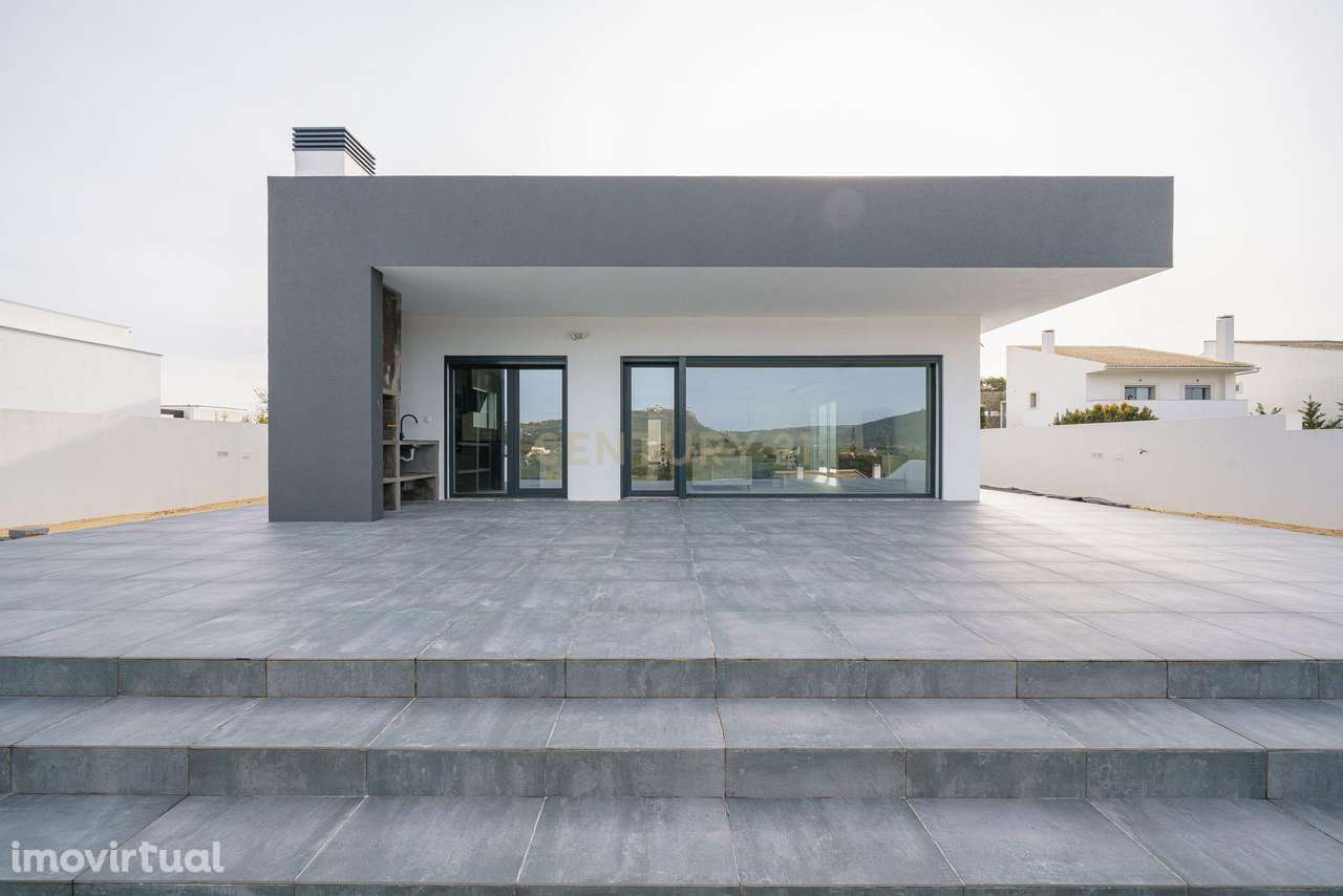 Moradia T3 Térrea a estrear com piscina e vista Serra-Setúbal - Grande imagem: 4/41