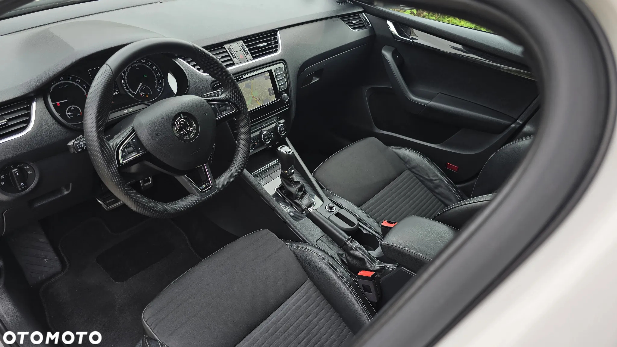 Skoda Octavia Combi 2.0 TDI DSG RS - 17