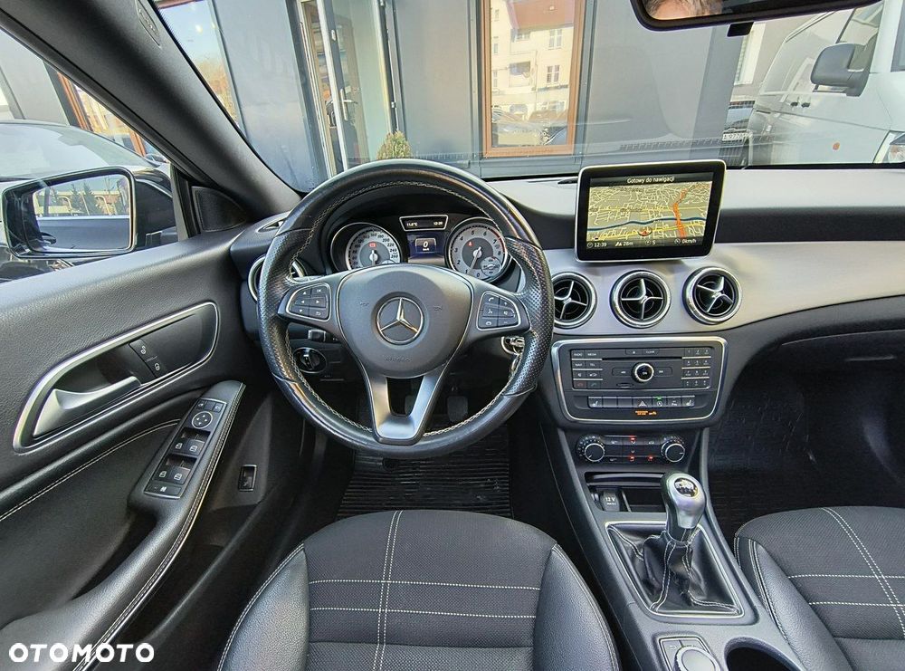 Mercedes-Benz CLA 180 Peak Edition - 27