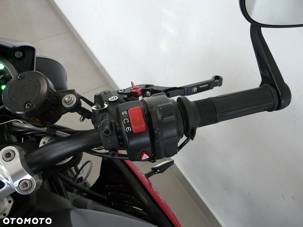 Triumph Speed Triple - 25