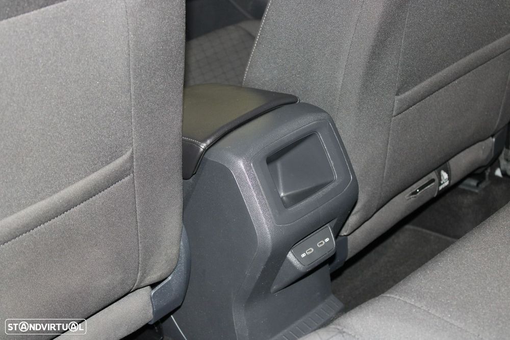 Volkswagen T-Cross 1.0 TSI Life — fotografia 23