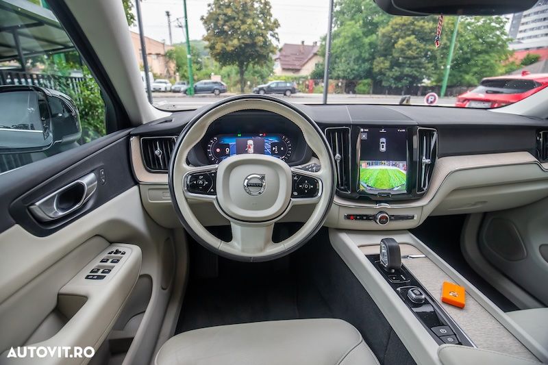 Volvo XC 60 B4 MHEV AT FWD Core - 13