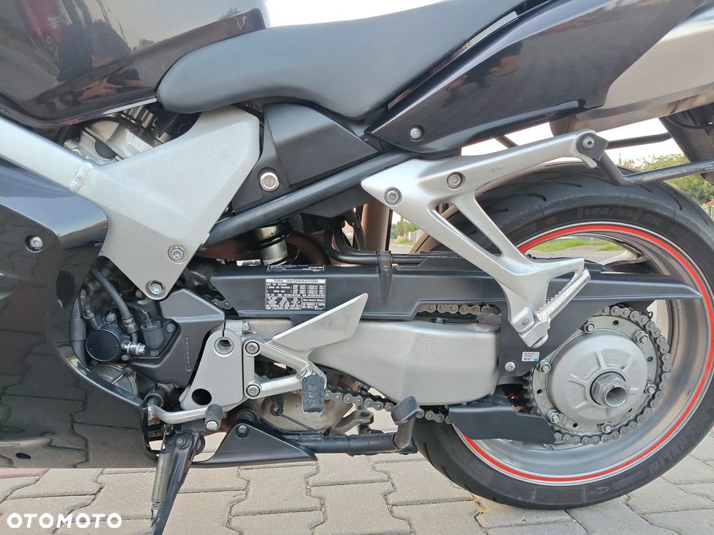 Honda VFR - 13