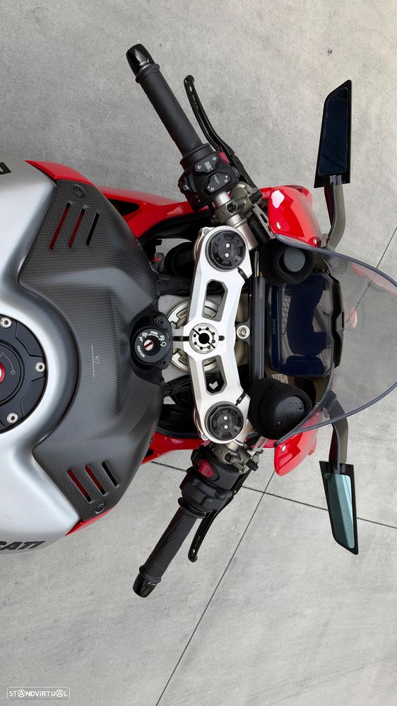 Ducati Panigale V4 Base - 11