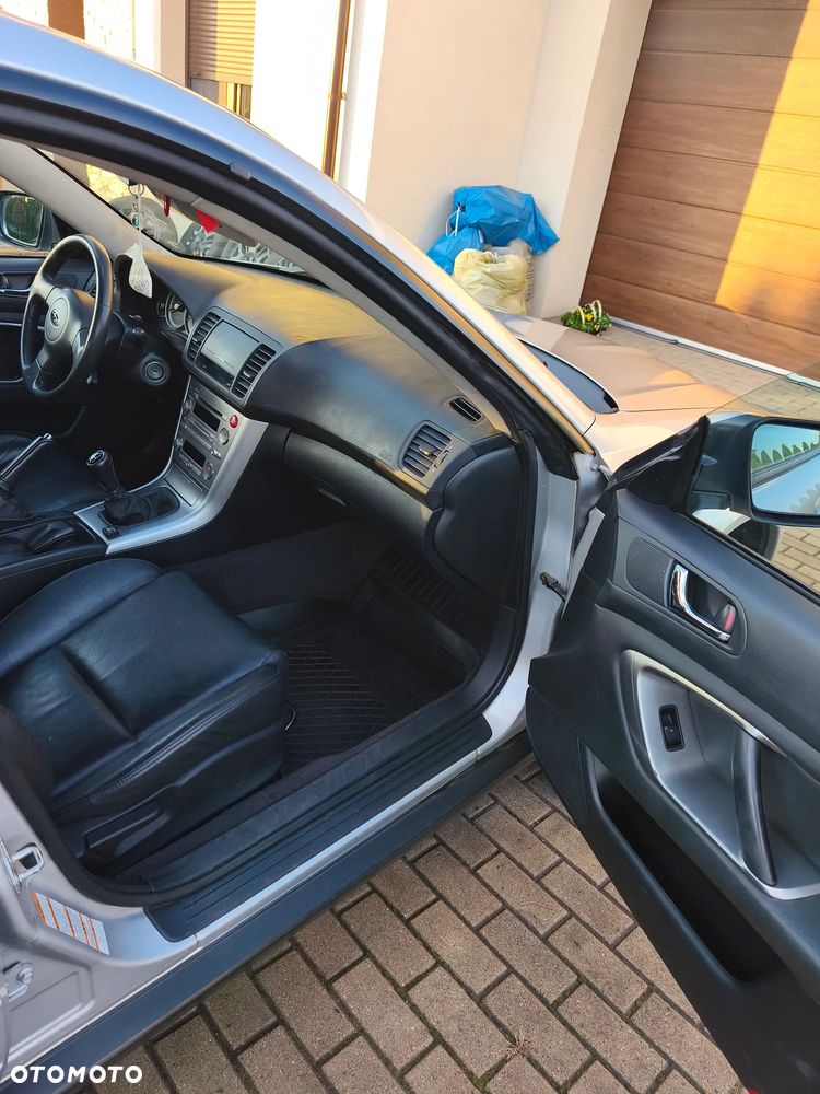 Subaru Outback 2.5i MT - 15