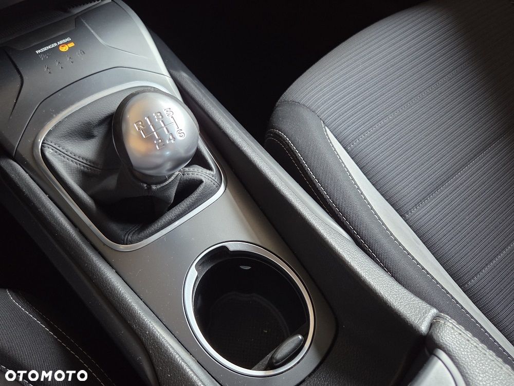 Toyota Avensis 1.8 Comfort - 22