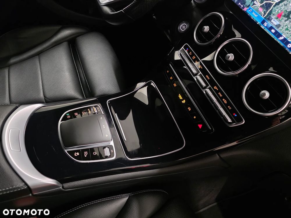 Mercedes-Benz GLC 220 d 4Matic 9G-TRONIC AMG Line Plus - 22