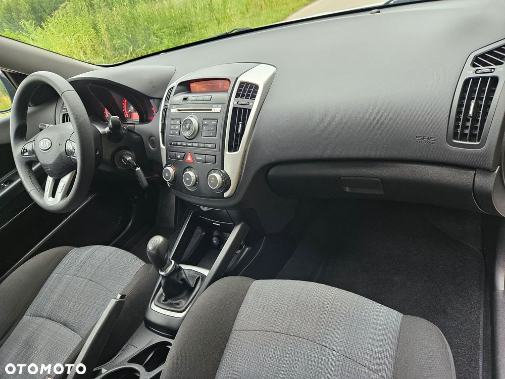 Kia Ceed 1.4 CVVT Attract - 23