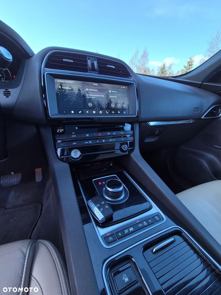 Jaguar F-Pace 2.0 i4D AWD Prestige - 17