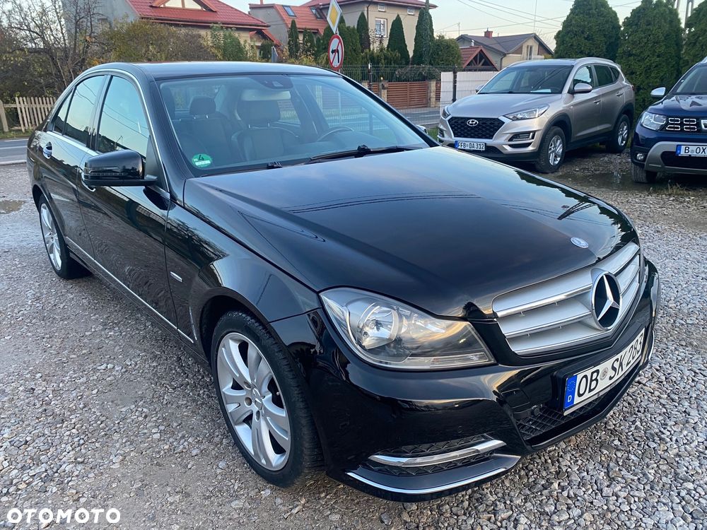 Mercedes-Benz Klasa C 180 CGI BlueEFFICIENCY Avantgarde - 9