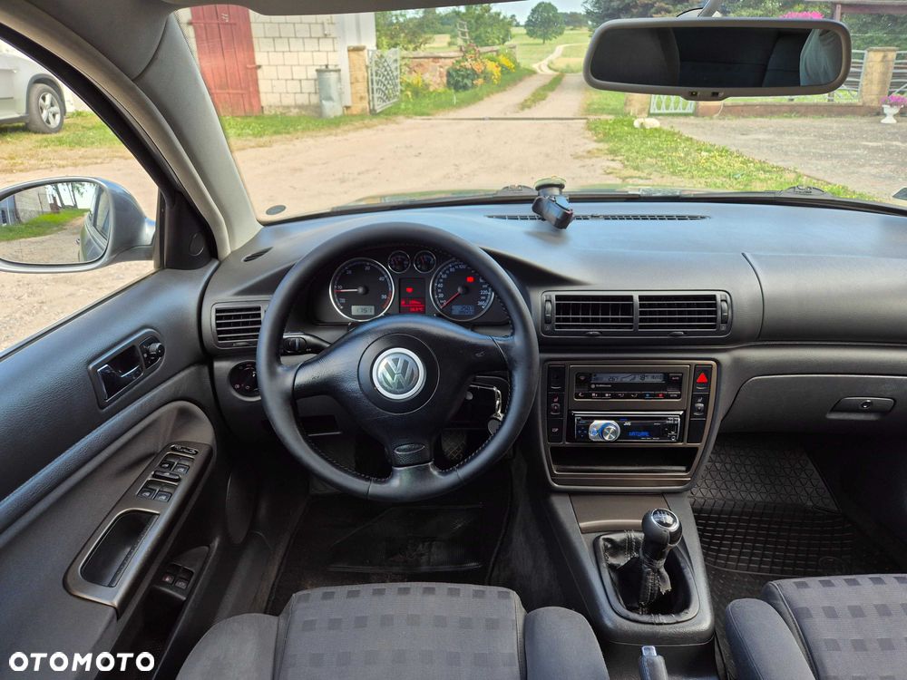 Volkswagen Passat - 8
