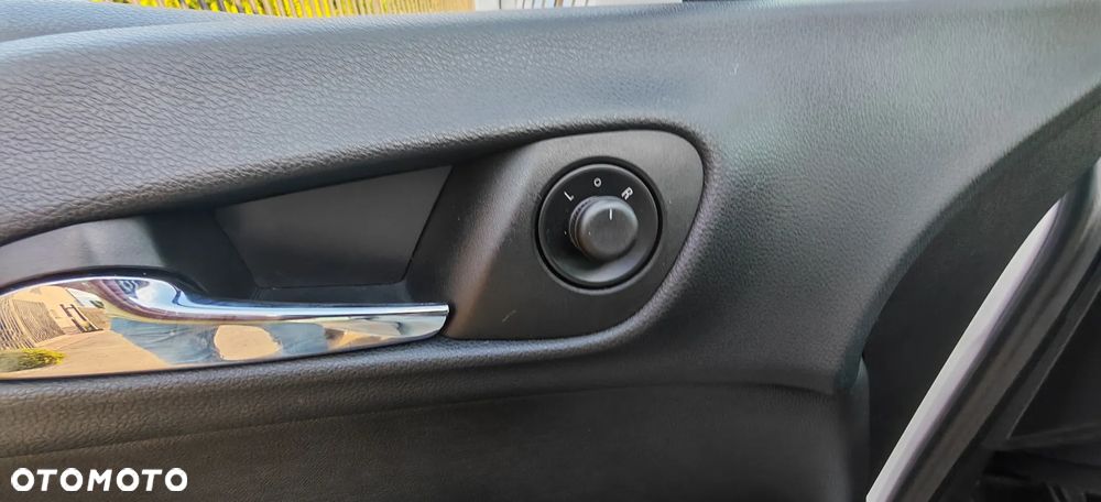 Opel Meriva 1.4 T Essentia S&S - 36