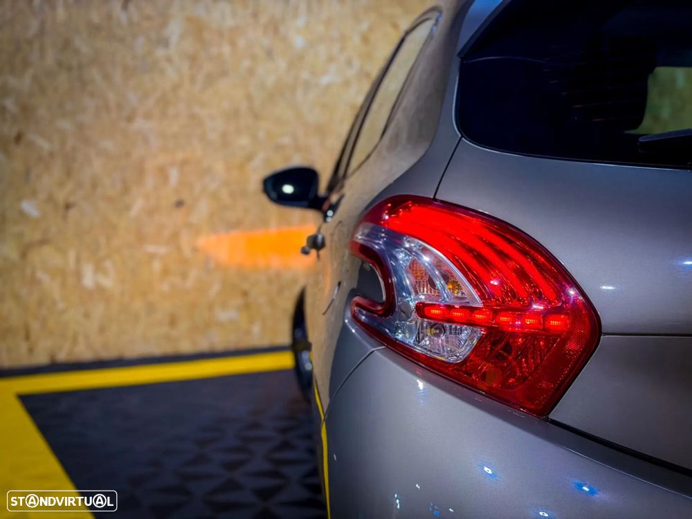 Peugeot 208 1.6 e-HDi SE Style - 28