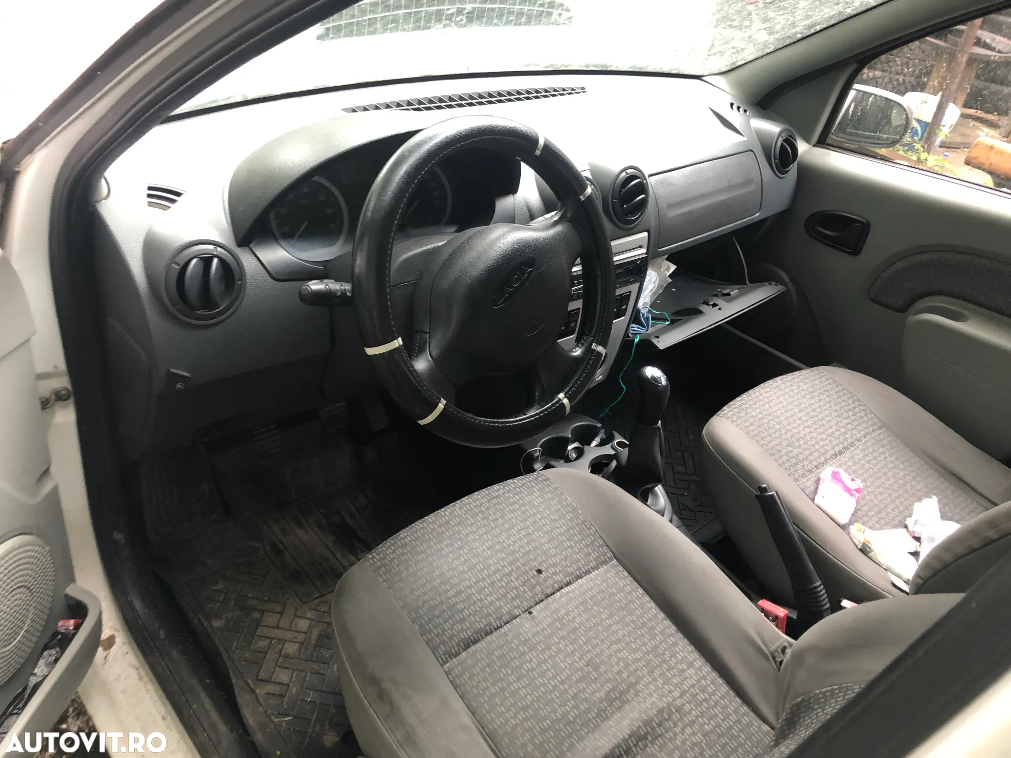 Dezmembrez Dacia Logan 2006 alb 1.4 MPI - 6