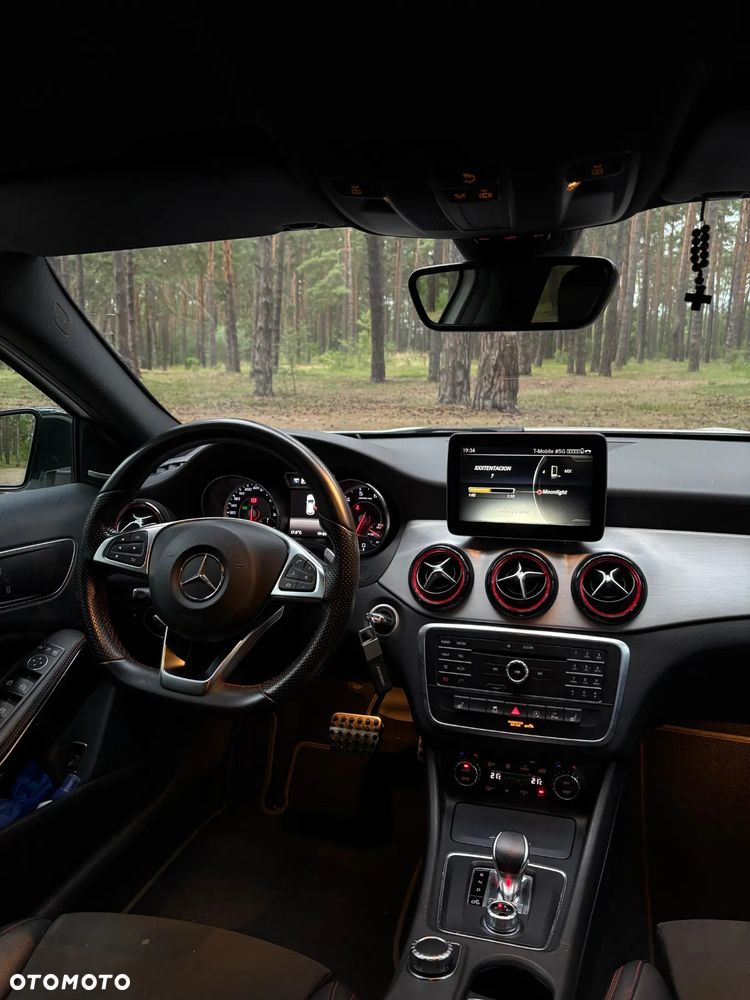 Mercedes-Benz GLA AMG 45 4-Matic - 13