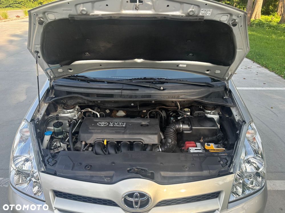 Toyota Corolla Verso - 12