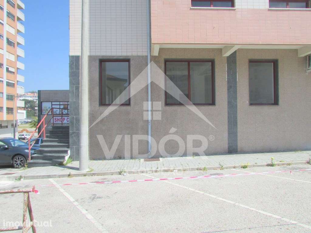 Loja de 93m2 c/ montras junto ao E.Leclerc - Grande imagem: 3/15