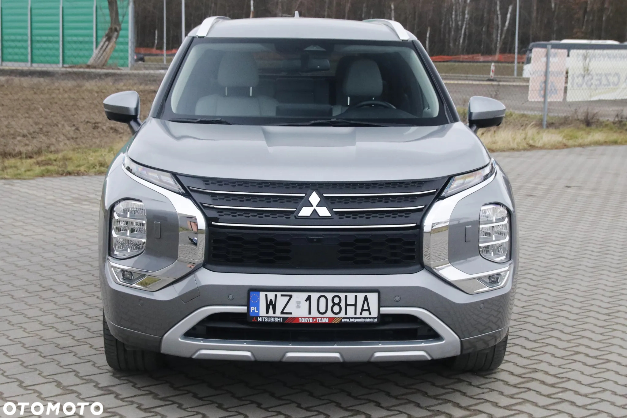 Mitsubishi Outlander - 2