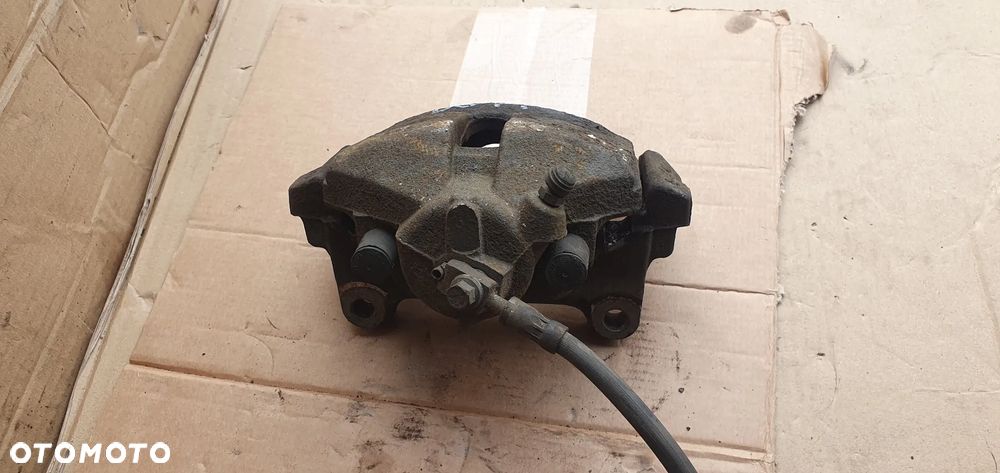 Zacisk hamulcowy prawy przód VW Passat B6 - 3