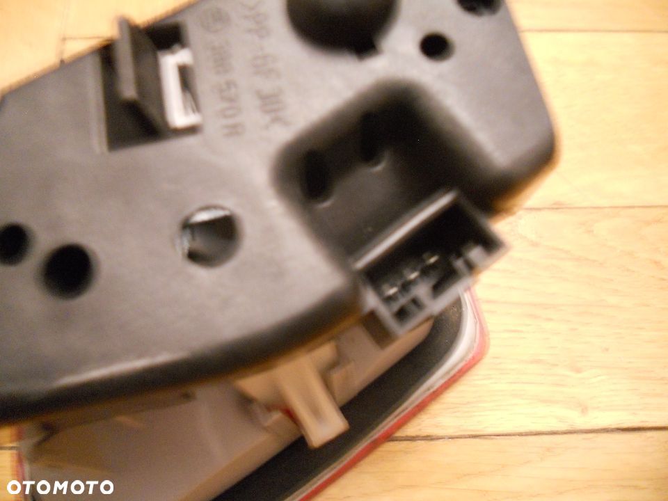 LAMPA TYLNA PRAWA wewnętrzna BMW E46 TURING KOMBI - 5